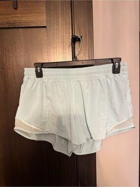 Lululemon Hotty Hot Low-Rise Shorts 2.5"